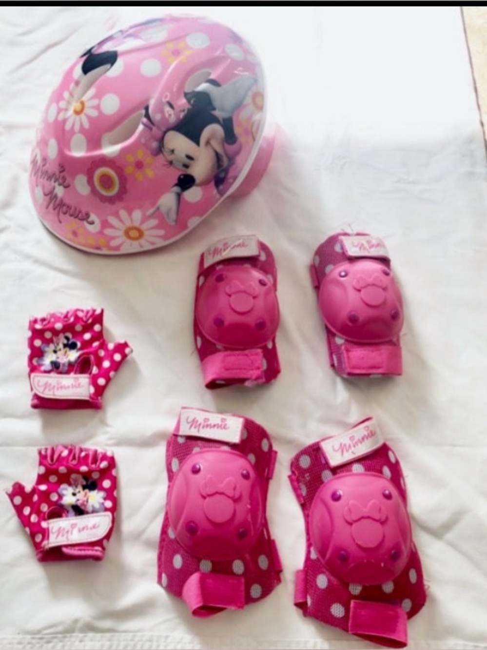 Minnie Mouse Pink Kids Helmet and Protective Pad Set